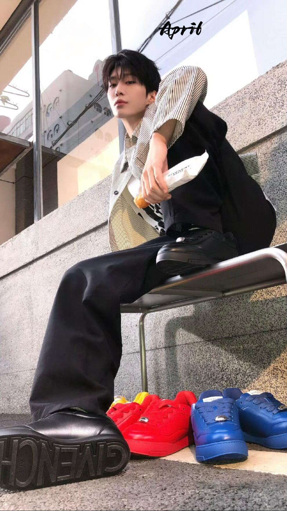 𝙬𝙖𝙡𝙡𝙥𝙖𝙥𝙚𝙧  范丞丞｜你的壁纸该换了 ｜每日更新壁纸 