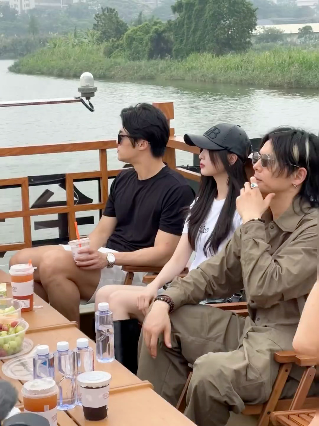 吴宣仪 她的海.就宣仪式感 这又有两张吴选相关的live图