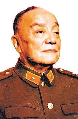 杨尚昆（1907年-1998年），1926年入党，1981年任中央军委常委兼秘书