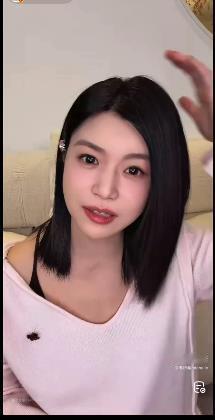 陈妍希老了，依然是沈佳宜，那我们呢？

刚才看到陈妍希在直播时说，她听到一个很可