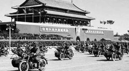 乌克兰独立后，大量科学家被中国“接纳”。而这些科学家来到中国后，不少人第一个要求