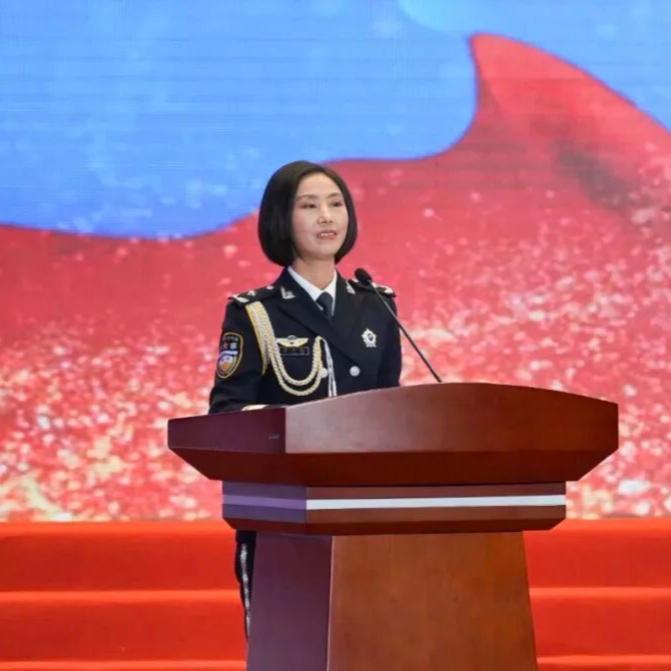 高墙里守了35年！她让4000个“迷途人”找回回家路

温向红在江西监狱待了35