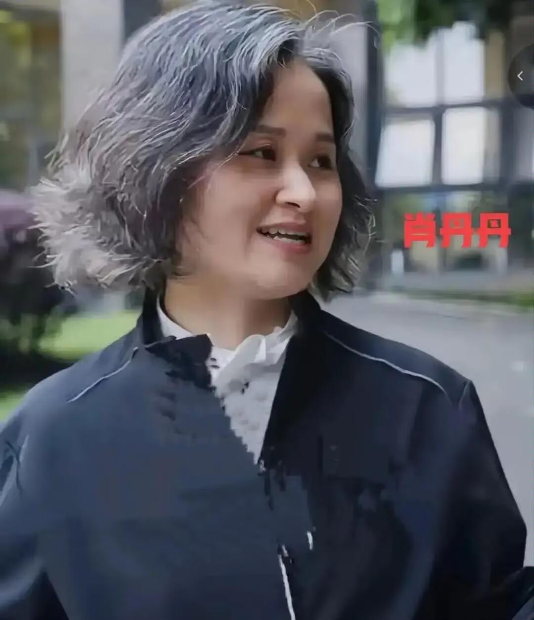 肖丹丹从凯越裸辞跟随张雪，此举揭露三个事实
1、她比张雪年长几岁，把张雪当亲弟弟