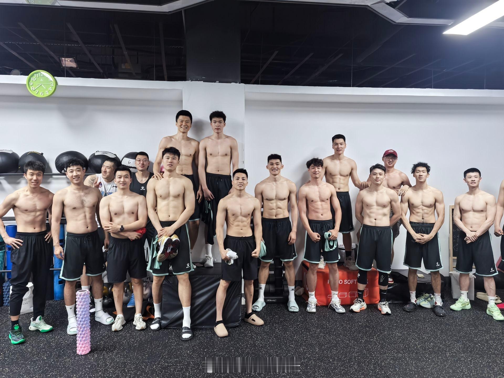 李祥波晒出了山东全队在健身房的合影[色] 全运会 ​​​