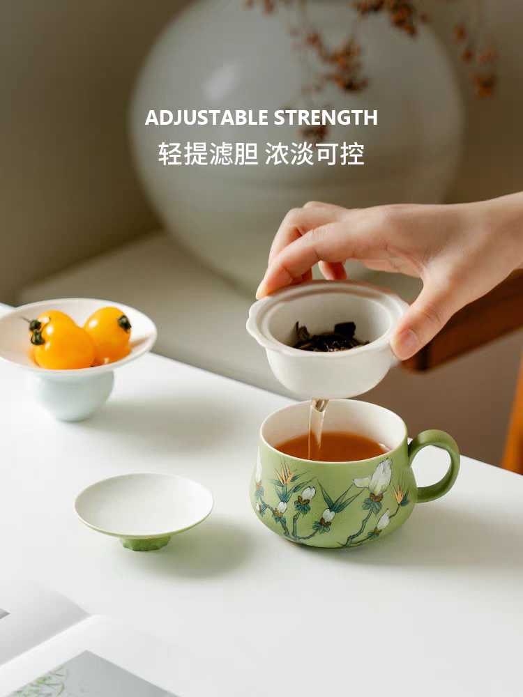 服了，这玉兰怎么可以画得这么丑？真不如搞纯色。不过这种咖啡和茶都能用的款式还不错