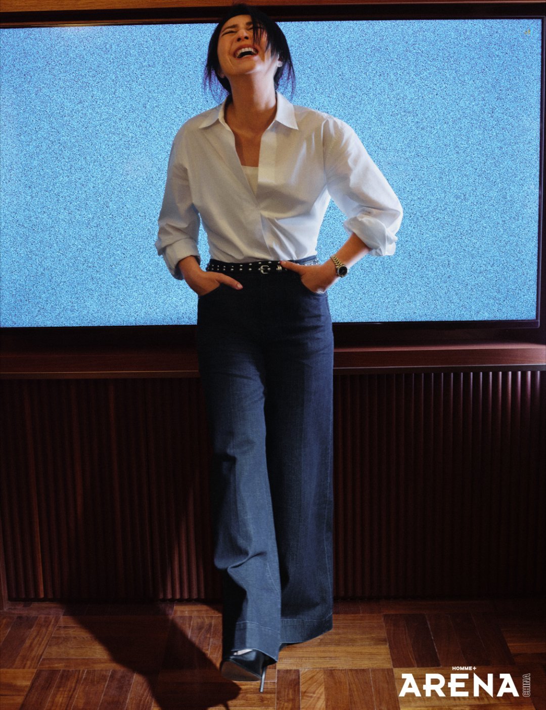 杨千嬅登封ARENA，利落造型碰撞温柔气质，紫发依旧亮眼，港风魅力尽显高级质感。