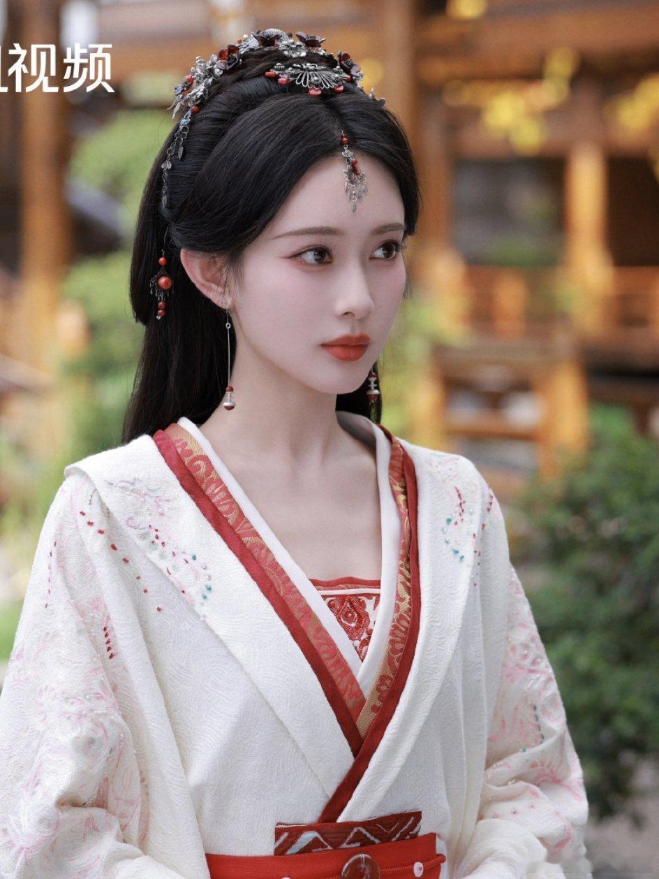 一手摘星一手捶地主演孟子义 其实这部剧问题不在于孟子义继《九重紫》《百花杀》后又