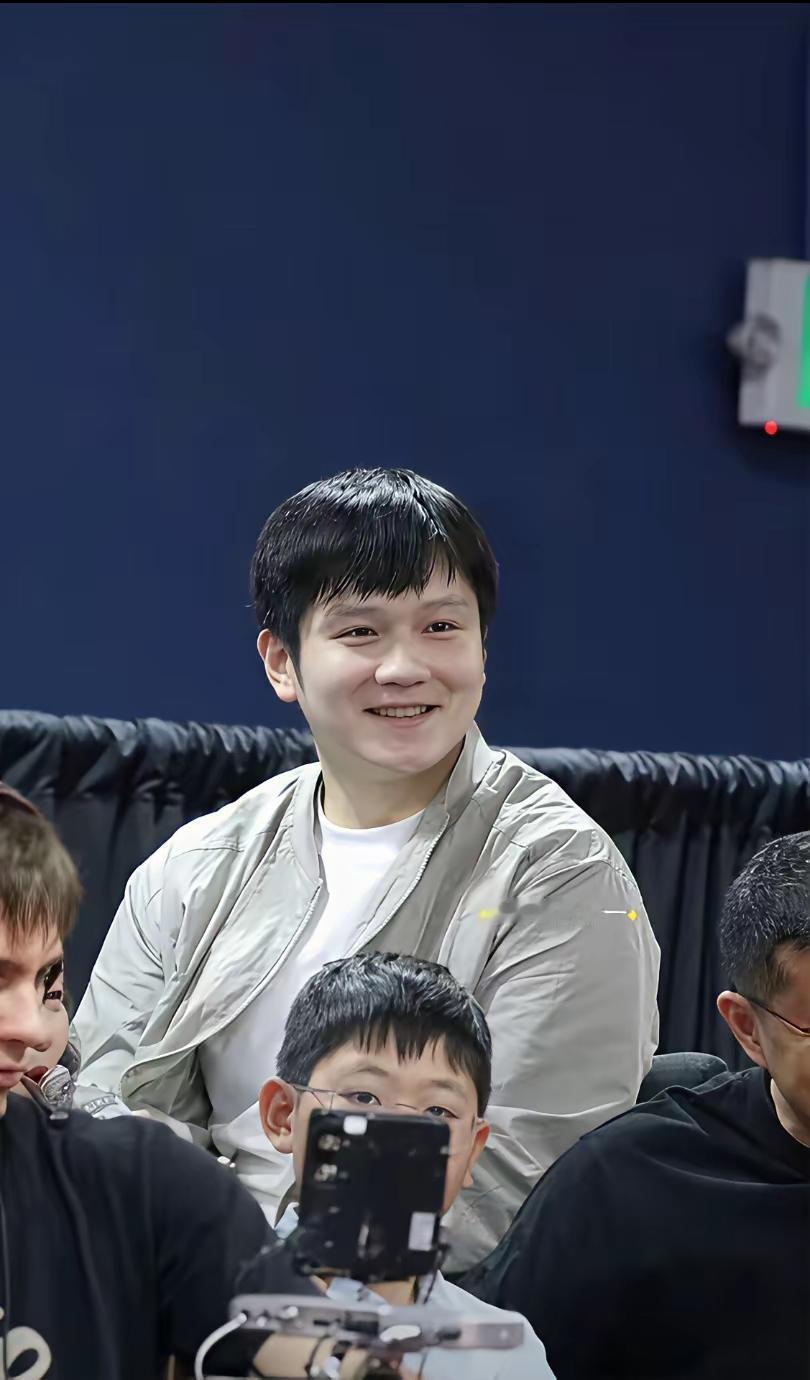 为国乒担心的时候，
很想他，
很需要他，
很急切的需要他回归。
伦敦世乒赛开赛在