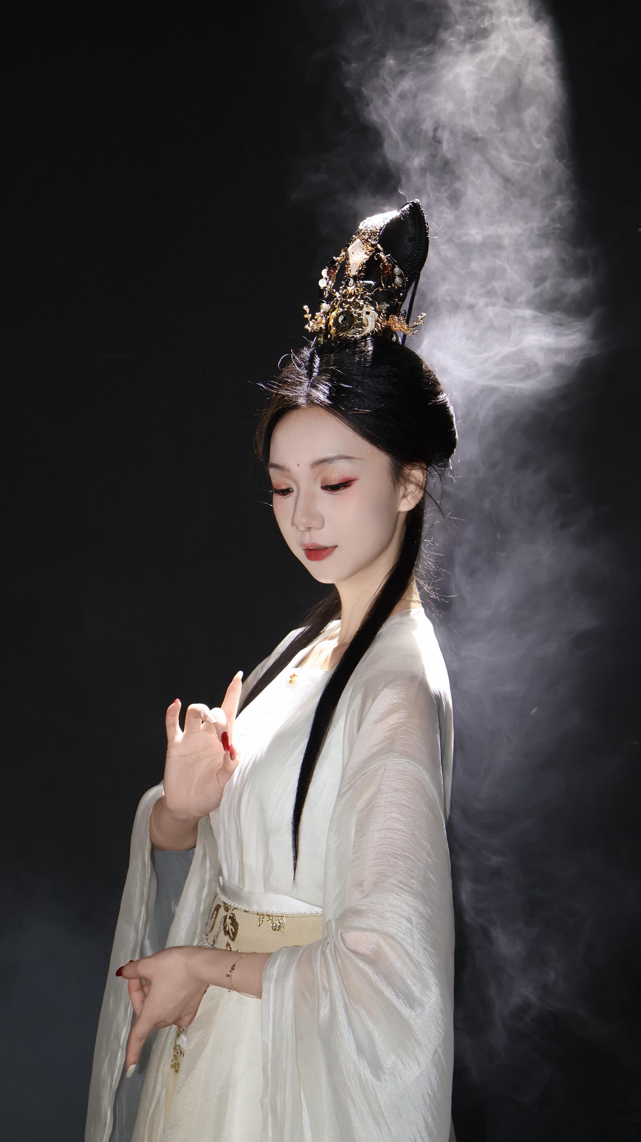 2025的一条虚线
