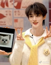 时代少年团猫塑党上桌了  哇，时代少年团模仿小猫表情包，简直是为猫塑党精心准备的