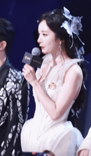 杨幂美成啥了杨幂[超话]杨幂美成啥了！一沫真挚的情话 ​​​
