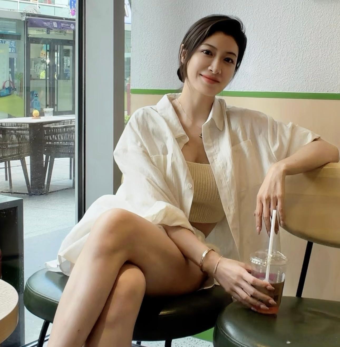 气质美少妇心碎选择 