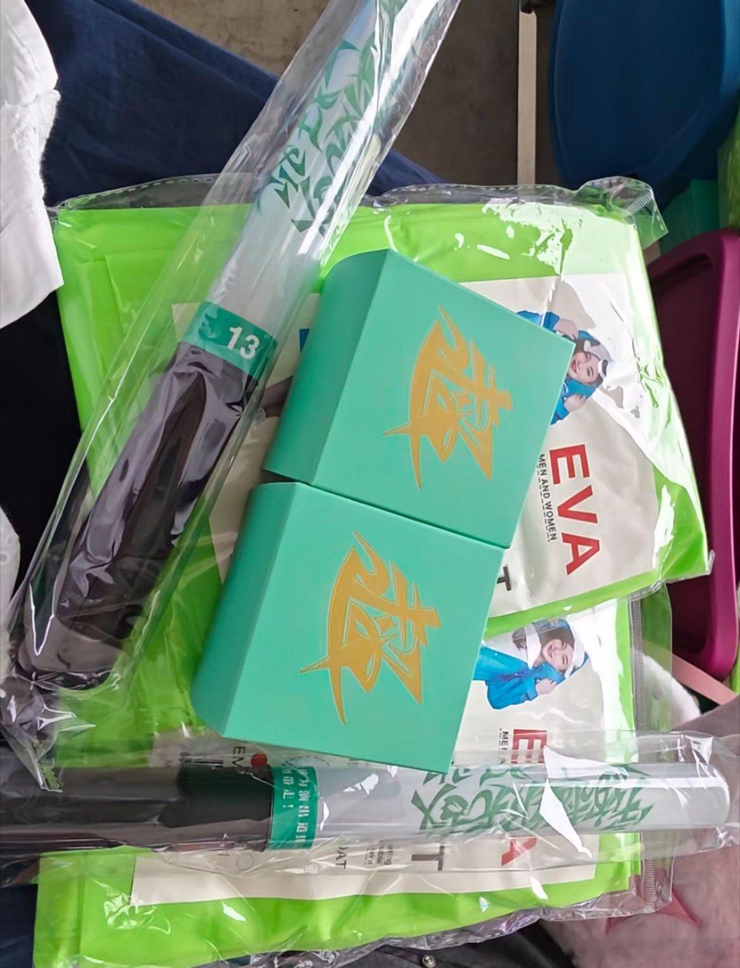 王源月饼伴手礼 中秋的浪漫被王源拿捏住，定制月饼伴手礼送到观众手中，在热闹的演唱