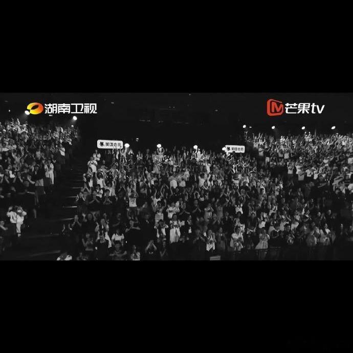 说实话今晚侯明昊唱《Simon》真给我惊着了🔥，高音直接炸场，这流量确实不是吹