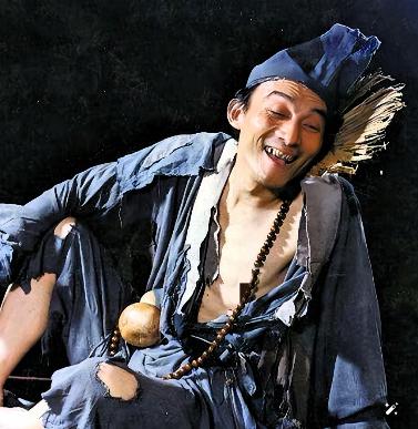 济公在灵隐寺疯疯癫癫待了大半辈子，临圆寂前，净慈寺方丈忍不住问他：你到底为什么装