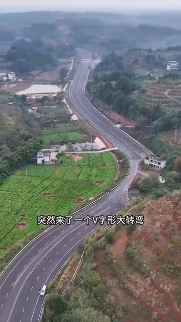 国内最牛的设计路线，设计师拿错了图纸吗？
国内最牛的设计路线，这条路让无数网友都