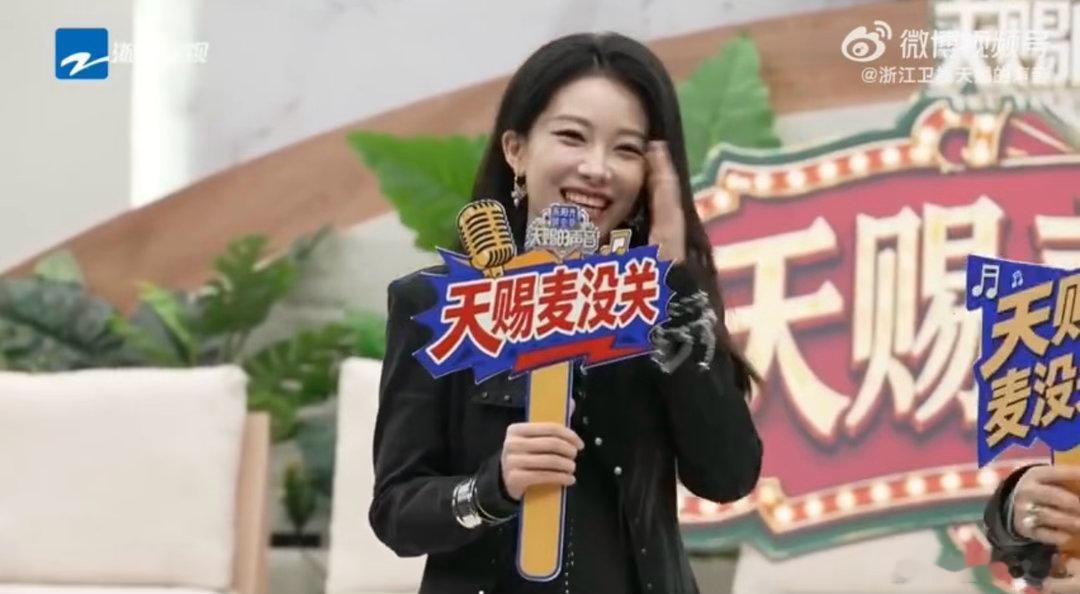 喻言周笔畅夹子音夹不住了反差感狠狠拿捏住，舞台上气场全开，直播里可可爱爱，喻言和