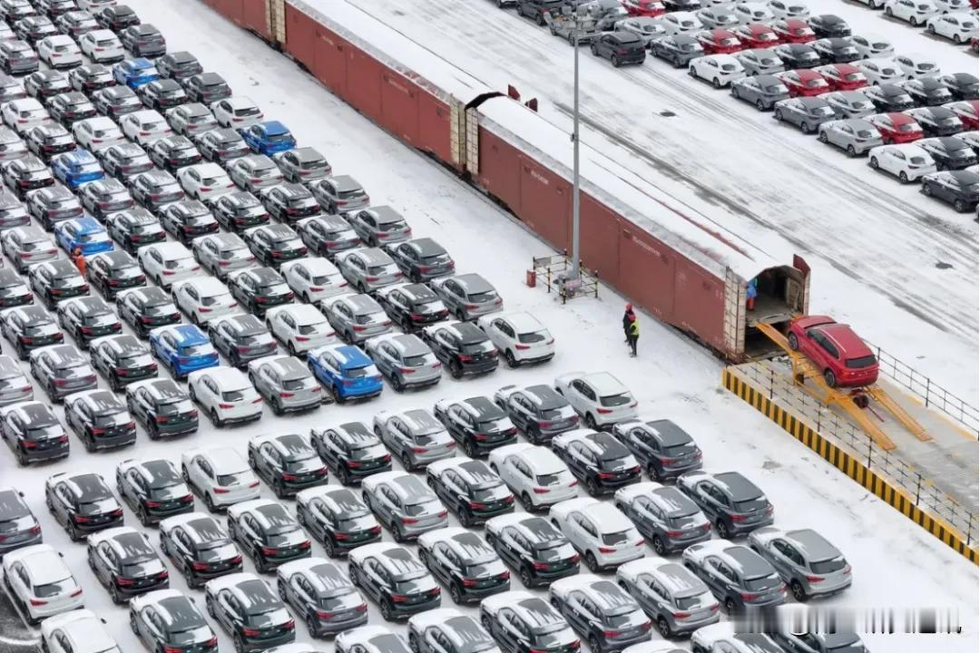 《彭博社》《今日商业》1月28日报道，南非政府在研新汽车进口关税和配套税收政策，