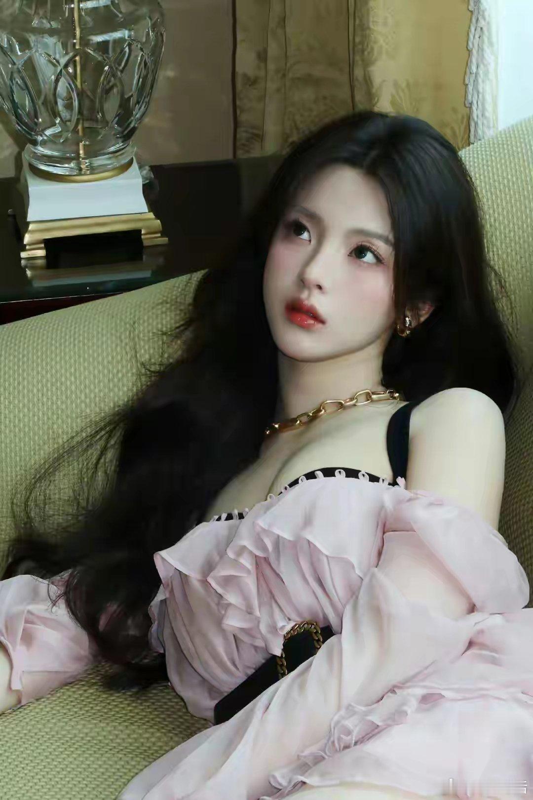 杨超越，长得好看不仅能当饭吃，而且还能吃的很好 