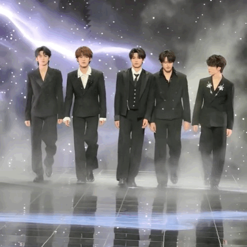 朱志鑫苏新皓摔完你的摔你的这就是队友之间的默契吗？朱志鑫 苏新皓摔完你的摔你的 