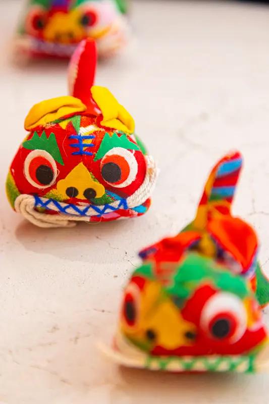 非遗虎头包热销对非遗传承那是好处多多。就拿市场推广来说，热销意味着更多人关注，像