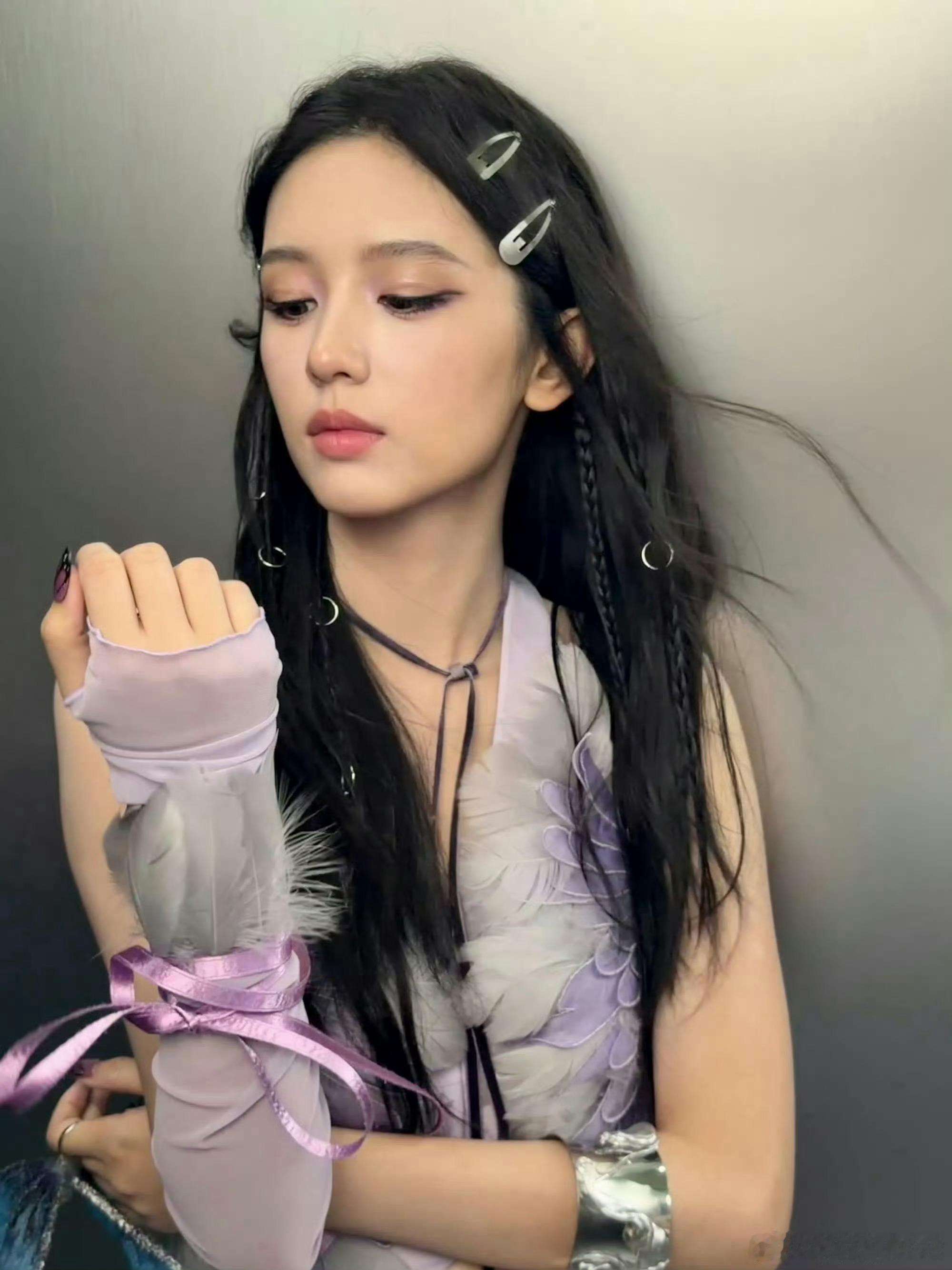 周也是电竞文女主吧谁的电竞文女主有脸了！周也是气质冷感利落，颜值气场双在线，又酷