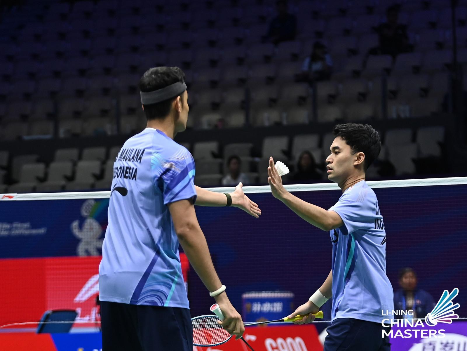卡尔南多/毛拉纳🇮🇩 21-10、21-23、21-14 🇲🇾万炜聪/郑