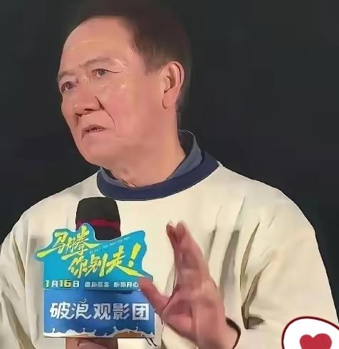 坐拥不错收入的李幼斌，送高龄双亲入住养老院饱受非议，殊不知这份选择藏着中年子女无