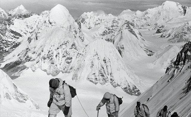 1960年初，中国、尼泊尔就珠穆朗玛峰归属问题再度展开谈判，但尼泊尔首相寸步不让