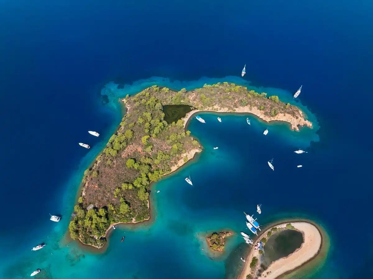 最近不少朋友问我琉球群岛当年是不是中国的领土，这问题看似简单，实则藏着一段复杂的