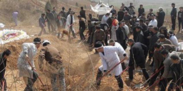 为何说土葬比火葬更可怕？人死后，身体还是活的，99%的人都不知道，尸体下葬后的一