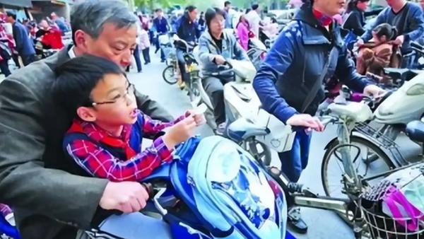 《电动自行车安全技术规范》的信息非常重要。新标准的实施意味着市场上投放的电动自行