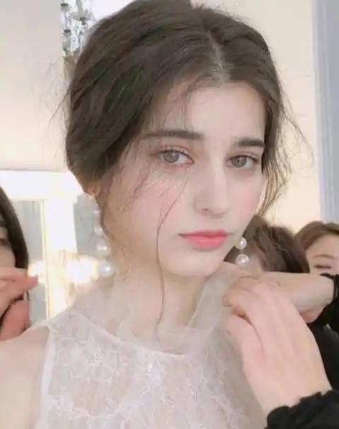 很多人都疑惑，为啥俄罗斯美女婚前精致惊艳、颜值拉满，结婚生娃后就快速变样、状态大