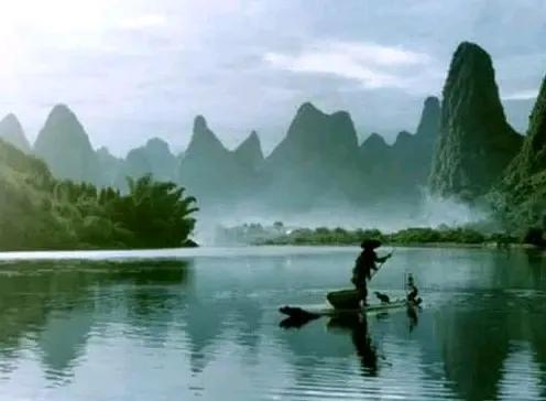 在桂林逗留了数日，心中的感触犹如江水绵绵，难以言尽！这座城市，仿佛是大自然特意雕