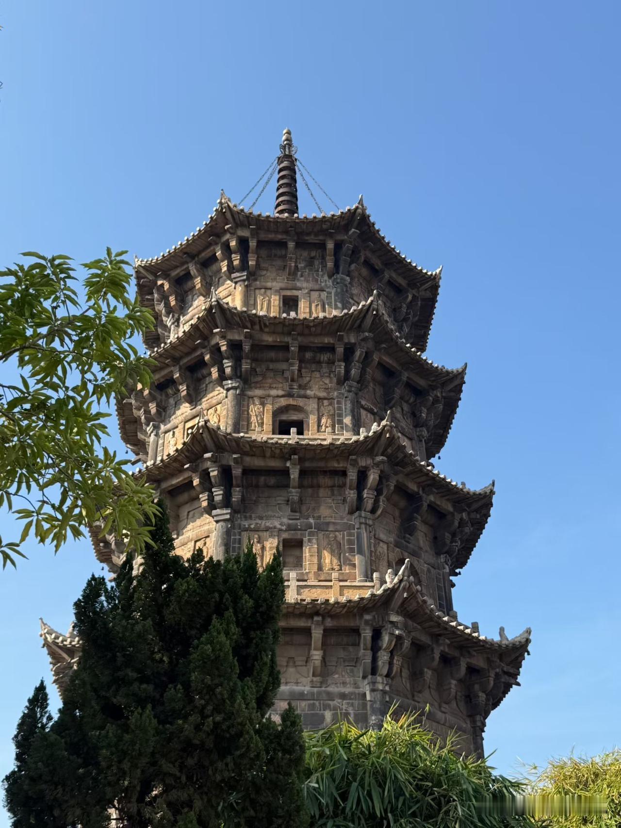 你们身边有这样的人吗？

朋友享受了延迟5年退休的政策，尽管这5年内她身体频频亮