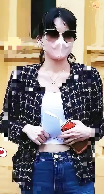 这事儿看完，心里真挺难受的。
悉尼这场车祸，最戳人的从来不是豪车，而是两边境遇巨
