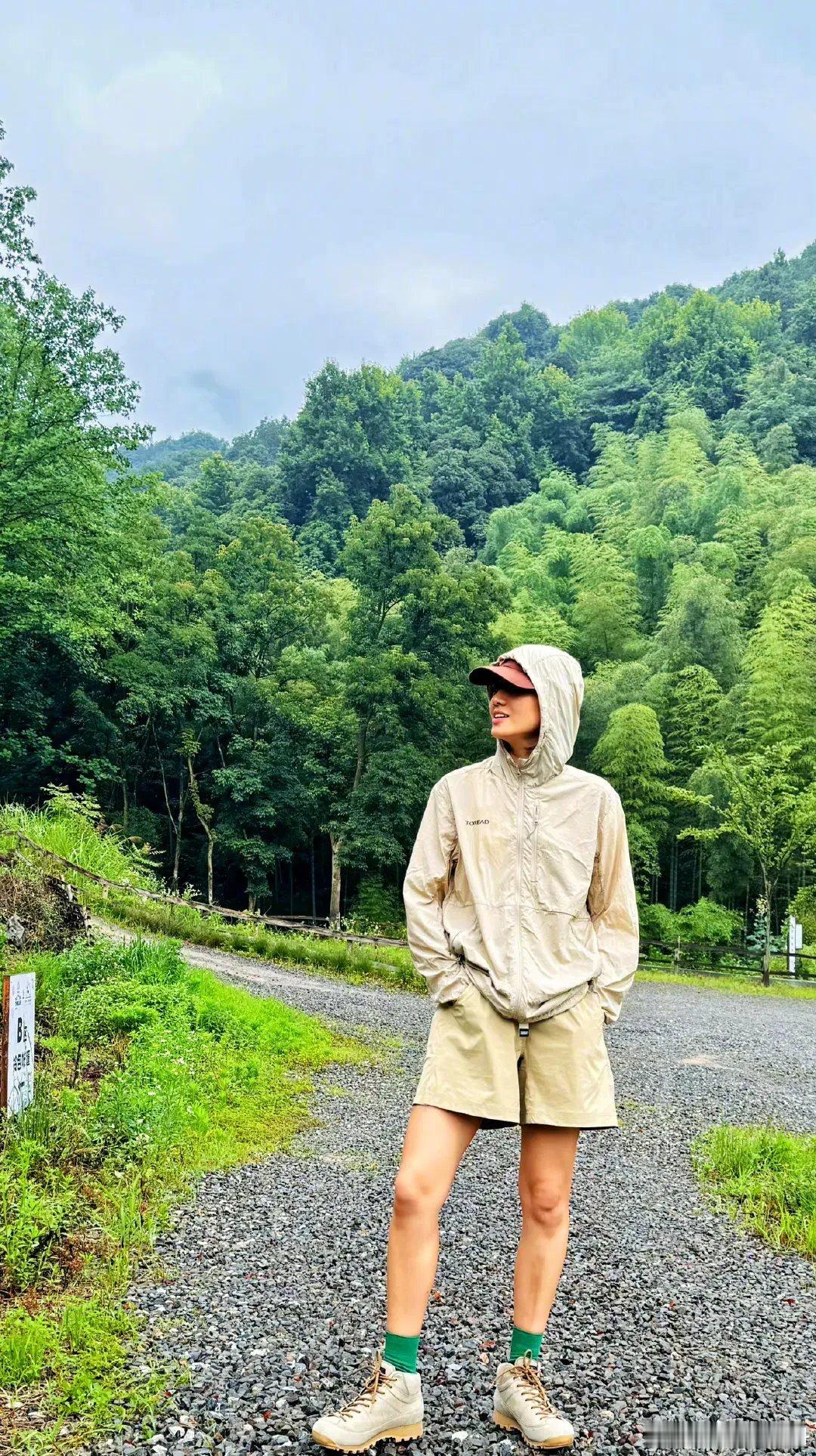 周一围做梦都要笑醒了！6月10日，朱丹突然在个人动态晒出了自己的端午日常，满满的