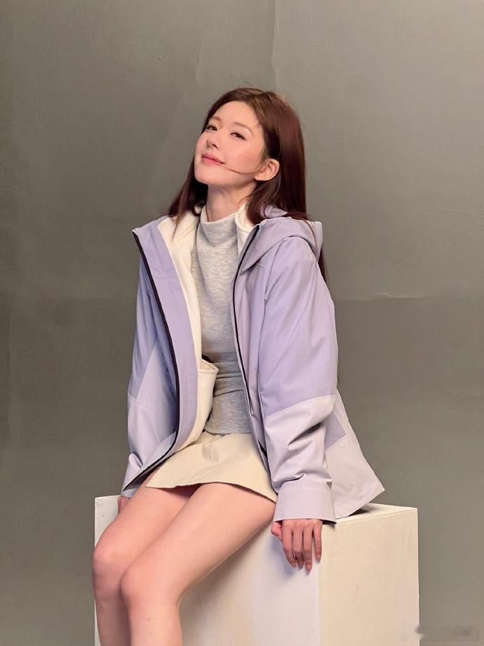 #赵露思秋冬穿搭look##赵露思日常拍摄花絮#赵露思的秋冬穿搭之道，值得借鉴。