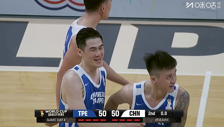 轮换太频繁了。有些球员打得没那么差的，犯个不算大的错误直接换下去，换上去的人又要