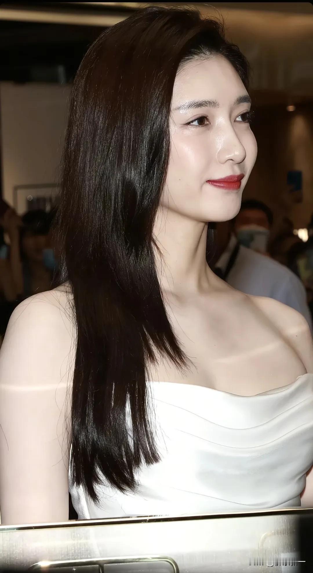 看《夜色正浓》发现江疏影又被蓝盈莹抢走了风头[捂脸]《三十而已》一番不如童瑶、毛