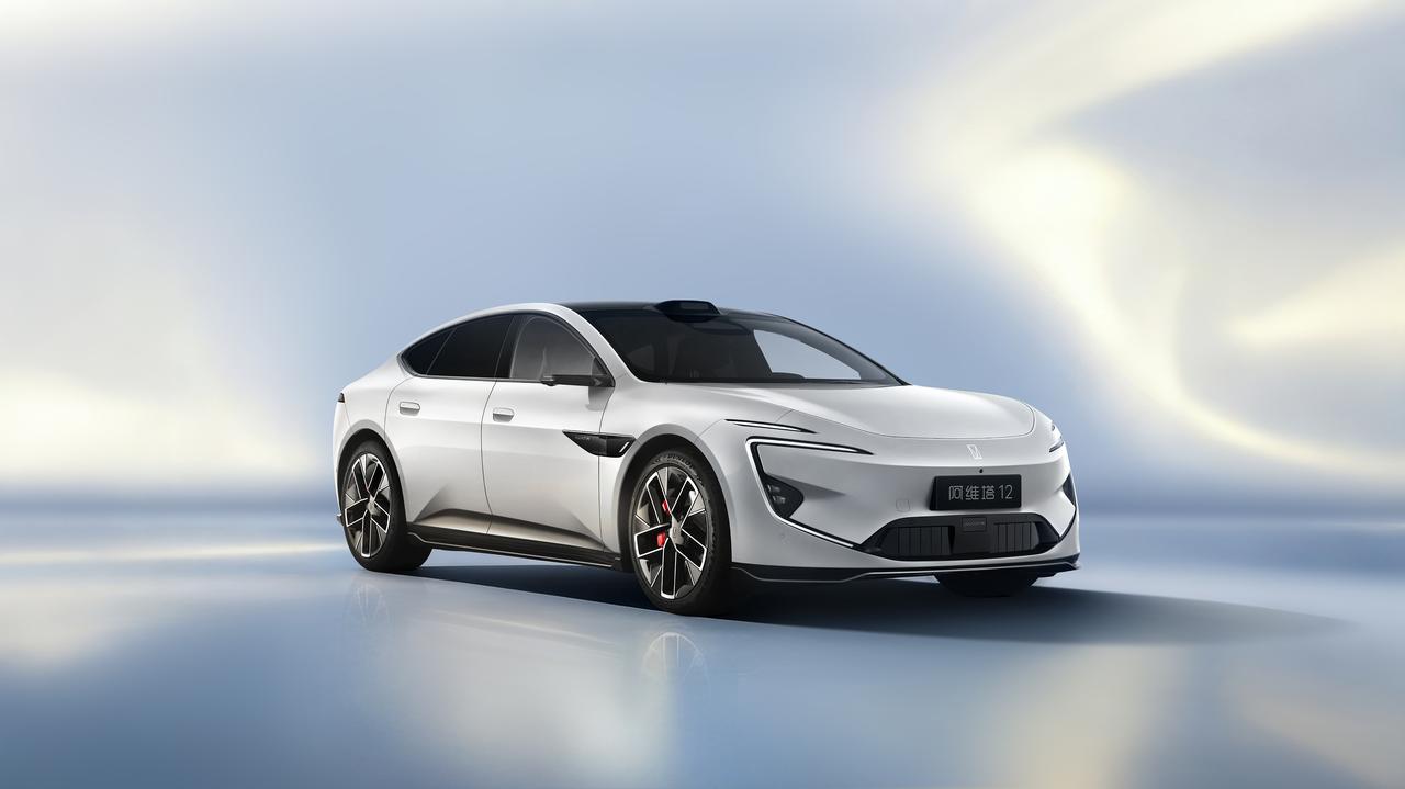 阿维塔也做了3电机，单颗251kW，后桥布置了两颗，超过500kW，加上前桥的2