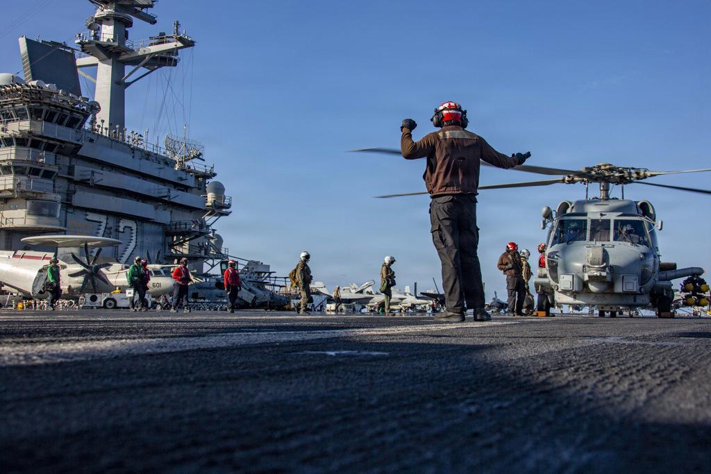 美军封锁令升级，自己后院先起火了：
防长被弹劾六宗罪，反战权利的热线被打爆，这仗