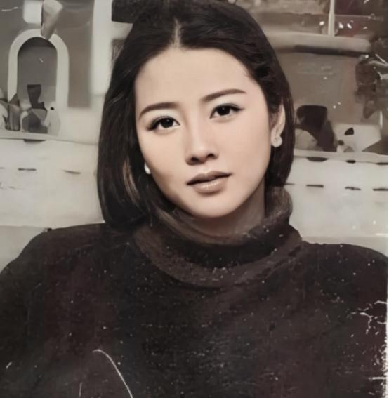 1969年，17岁的女知青张梅香被领导叫到办公室，一把将她抱住，绝望之际，她没有