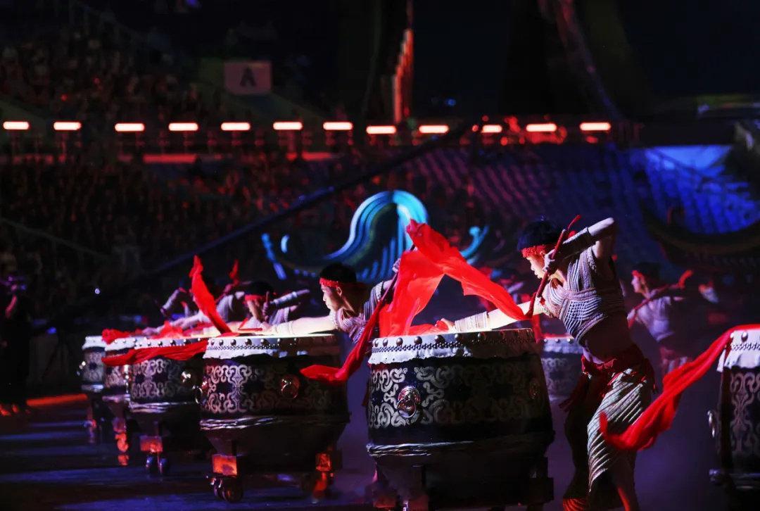 十五运会首次全要素彩排 日前十五运开幕式首次带观众全要素彩排在广东奥体中心体育场