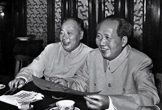 1951年毛主席设下家宴，入座时亲自拉住39军军长，要他坐在自己身旁是什么原因呢