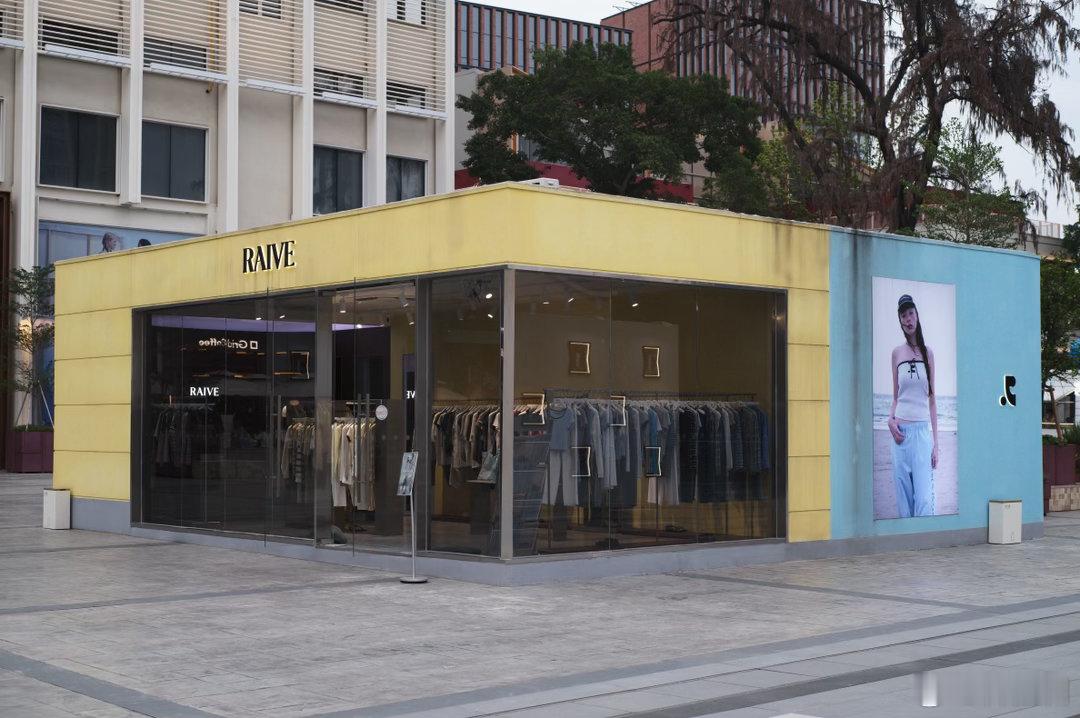 广州太古里的平凡一日广州太古里广州·大冲口公交站 LeicaM11-P 柯尼卡K