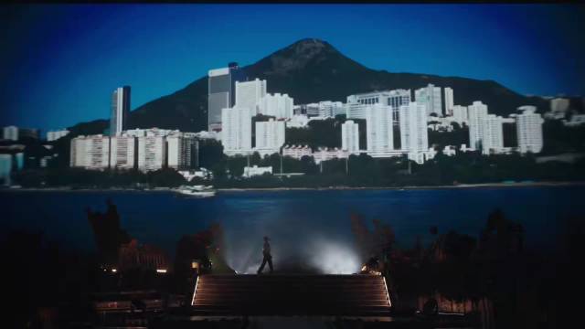 梦幻联动太好哭了！盆栽哥 #Weeknd# 在香港首演新歌《HONG KONG》，磁性质感声线唱出“