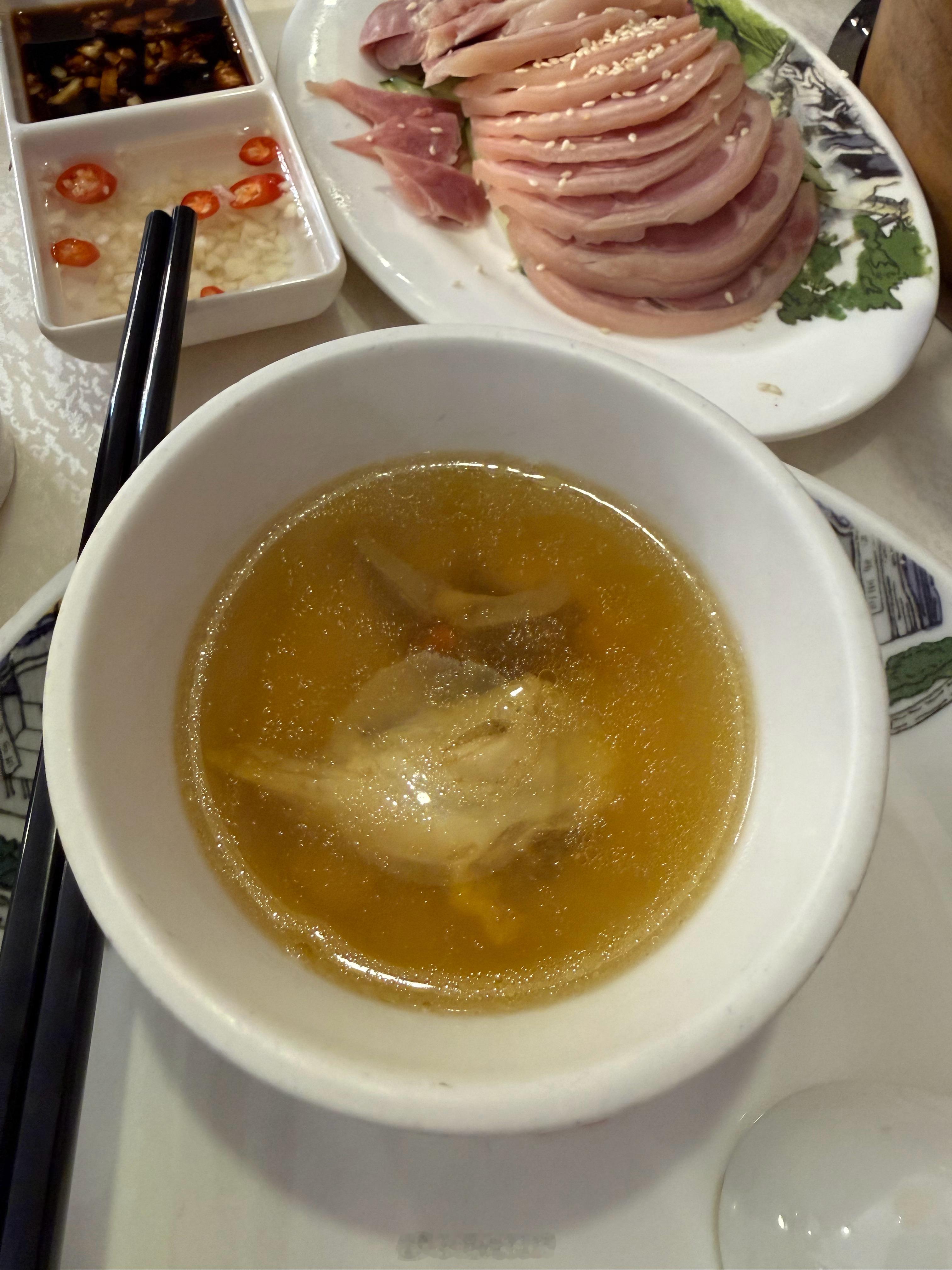 不去佛山 但是吃个莫氏同款泛泛今天吃什么 广州·芳村榕树头叹佬鸡煲(万胜围店)