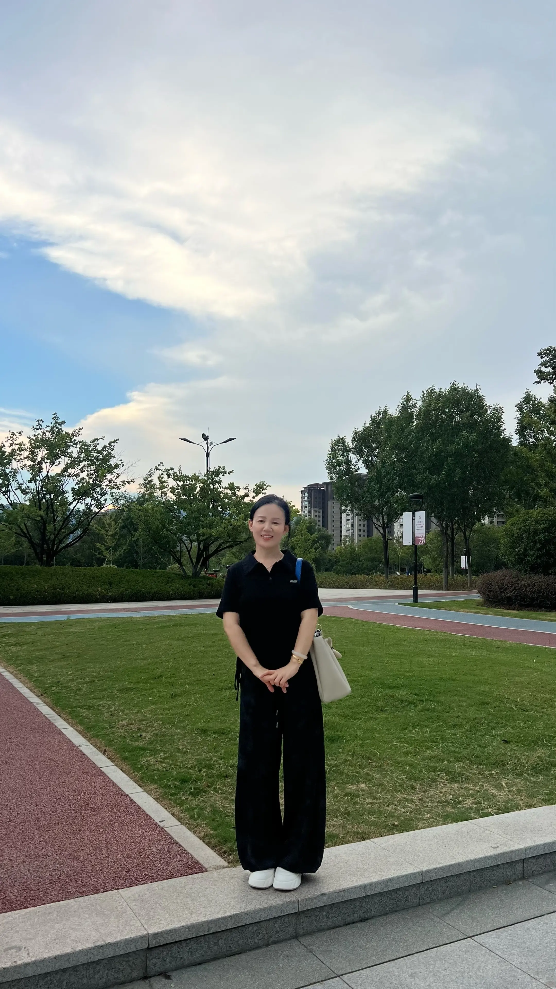 我准备把网名改成了㞮孞（chu xin）生僻字，意思是说，相爱容易，相...