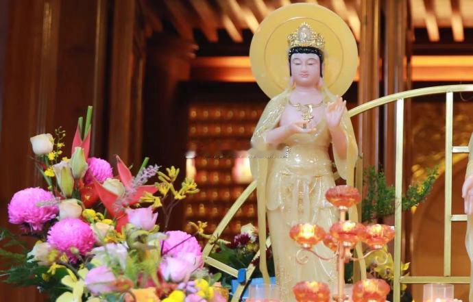 一声“南无观世音菩萨”， 祈愿已经化作无尽的慈悲，传递到您的家人身上。您已经为他